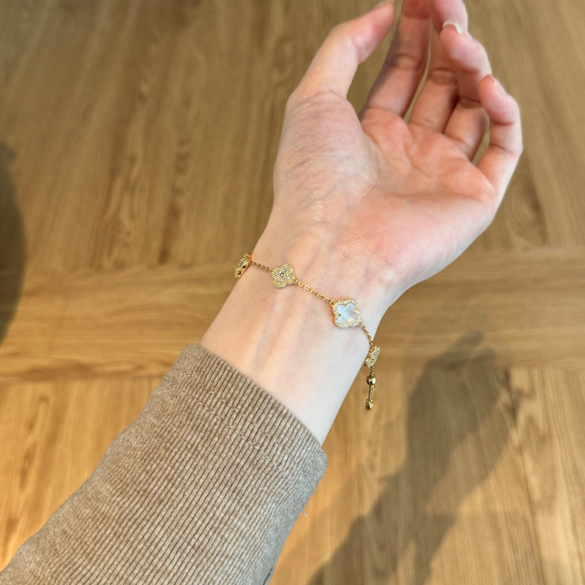 Mother of Pearl Clover Stone Bracelet